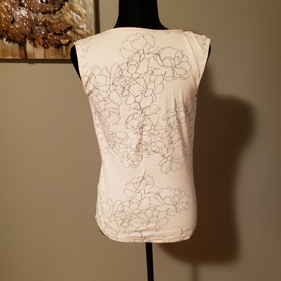 EUC - Sleeveless top Size XS - Picture 3 of 9